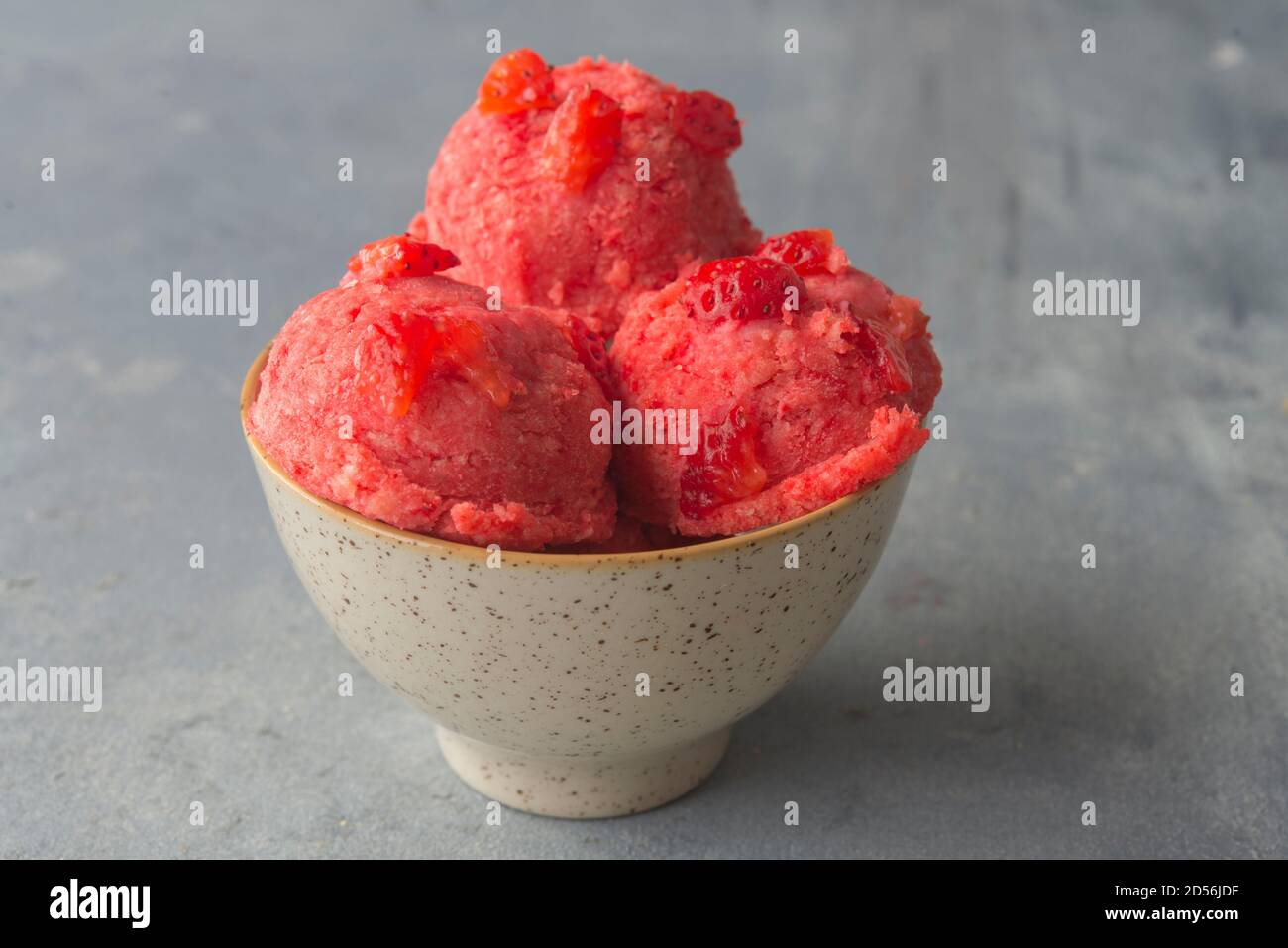 DAS BESTE ERDBEER-EIS REZEPT Stockfoto