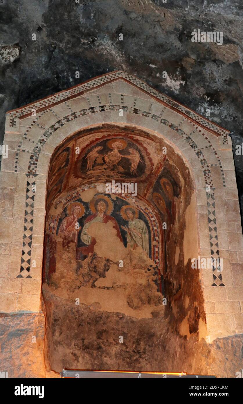 Monticchio – Edicola affrescata della grotta di San Michele Stockfoto