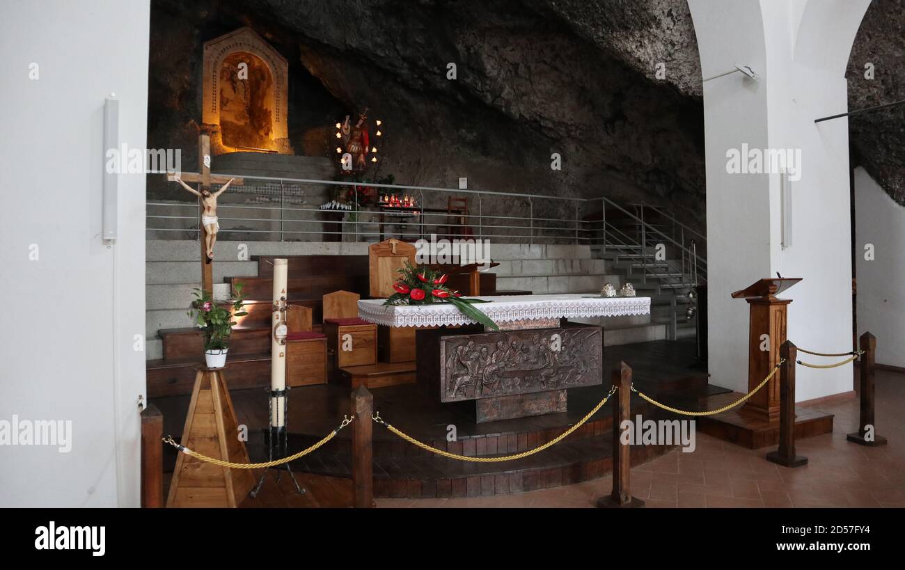 Monticchio – Scorcio dell'altare della chiesa di San Michele Stockfoto