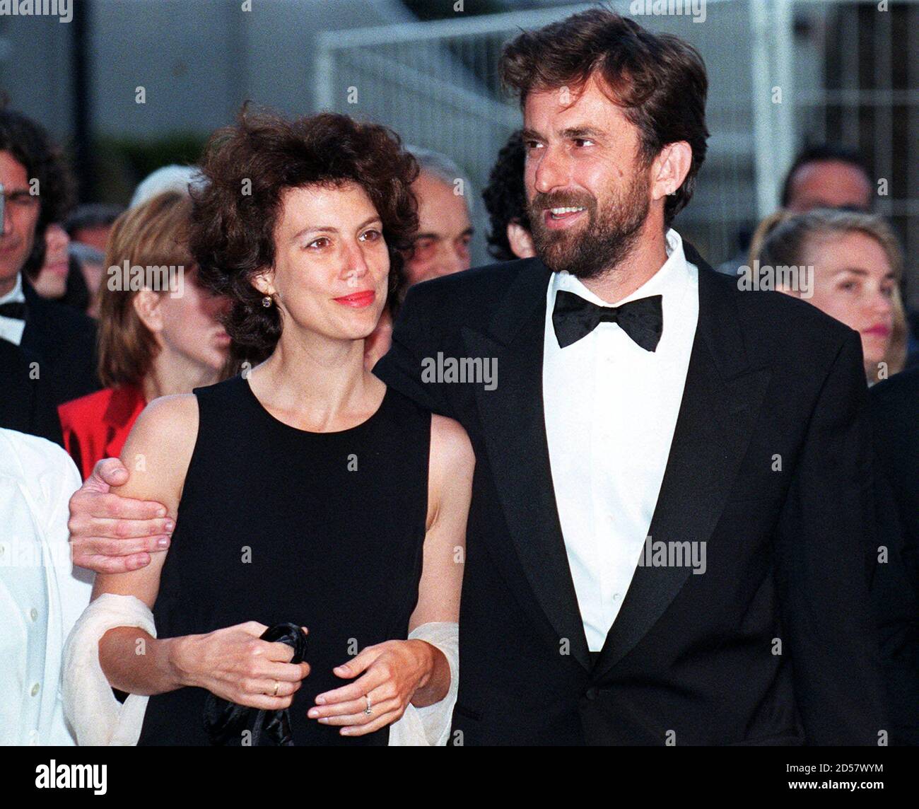 Italienischer Regisseur Nanni Moretti R Begleitet Seine Frau Die Schauspielerin Silvia Nono L Als Sie Arrve Fur Das Offizielle Screening Ihres Films Aprile 18 Mai Moretti Eintrag Ist Eine Der 22 Filme