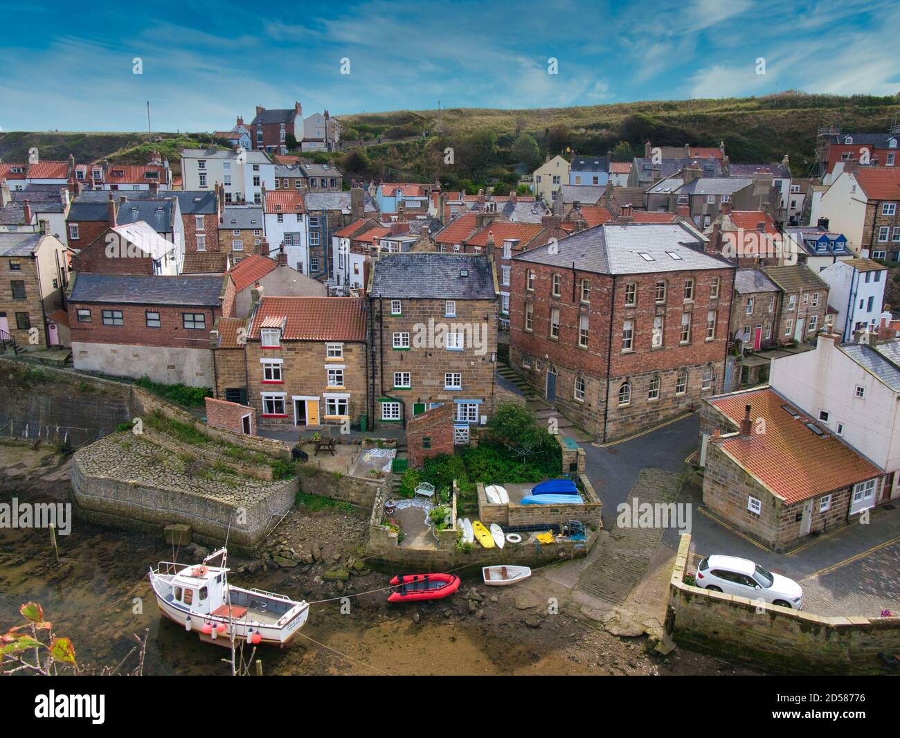 Das Stadtzentrum der kleinen nordöstlichen Stadt von Staithes in North Yorkshire in Großbritannien Stockfoto