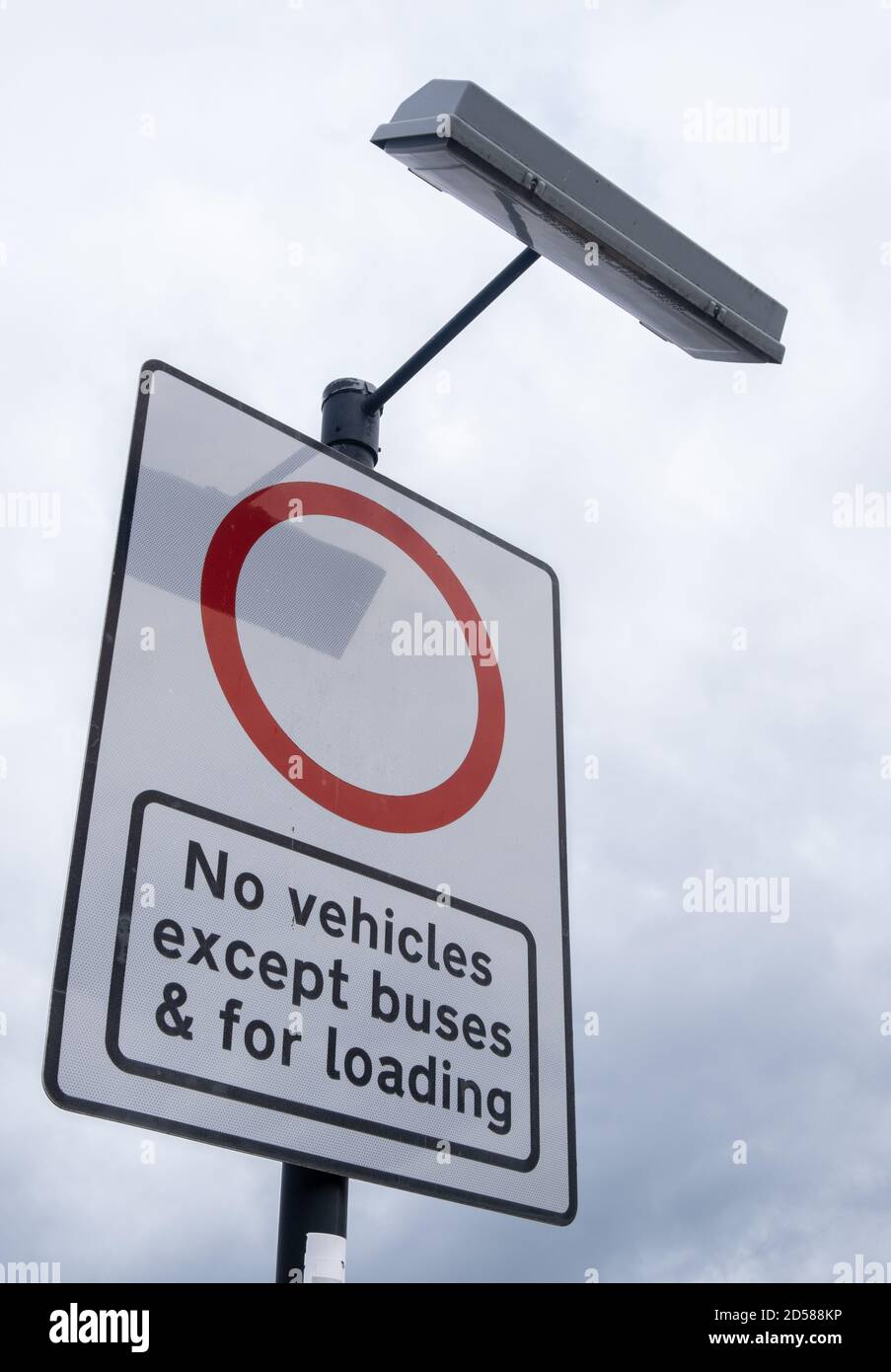 Straßenschild mit Hinweis auf Einreisebeschränkungen in Runcorn Juli 2020 Stockfoto