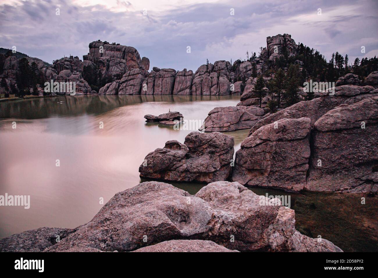 Sylvan See Reflexionen bei Sonnenuntergang, South Dakota, USA Stockfoto