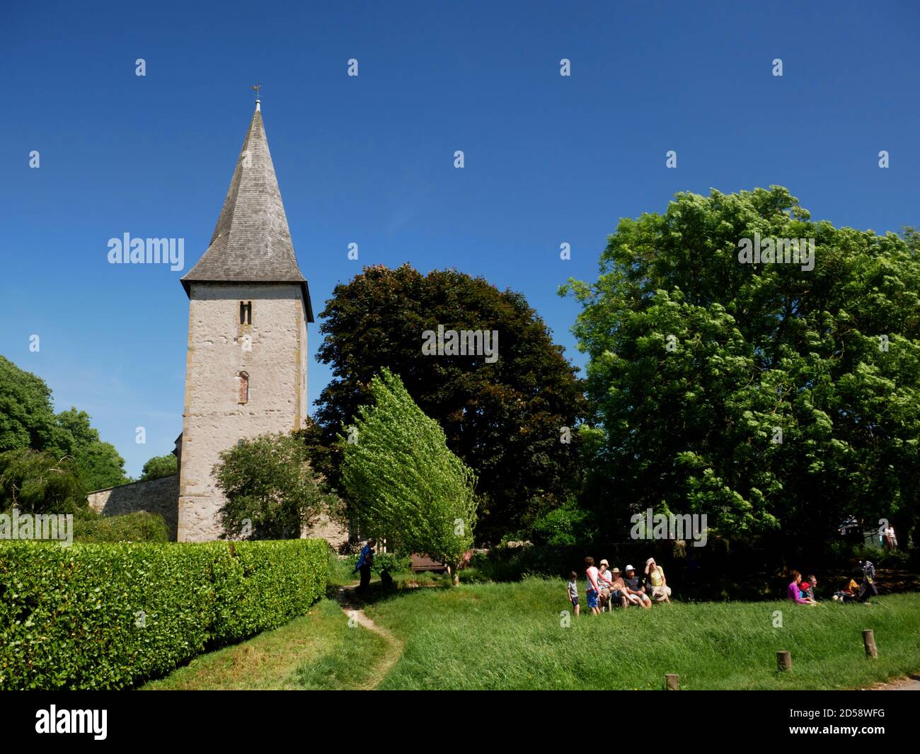 Kirche der Heiligen Dreifaltigkeit, Bosham, West Sussex. Sie stammt aus sächsischer Zeit und ist eine der ältesten Kirchen Englands. Stockfoto