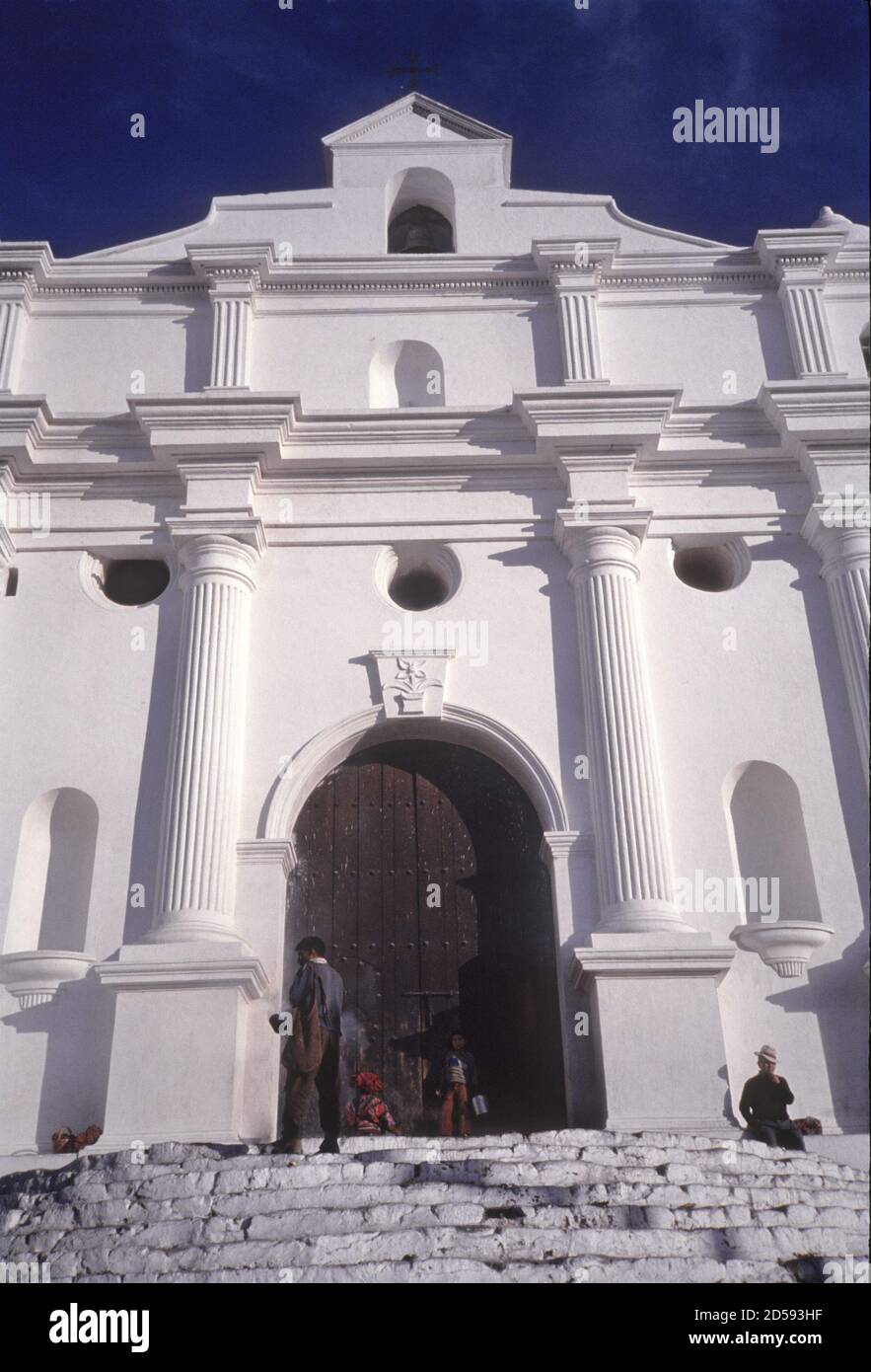 St. Thomas Kirche (Iglesia de Santo Tomas) in Chichicastenango, Guatemala im Jahr 1985 Stockfoto