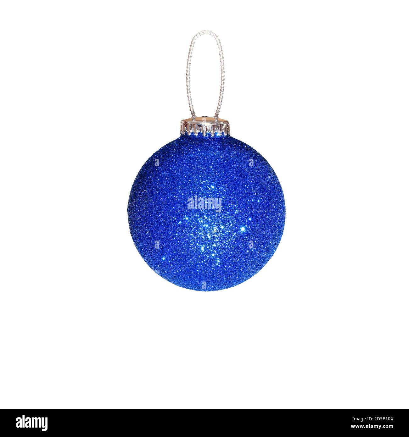 Blauer Weihnachtsball. Isoliert auf weißem Hintergrund Stockfoto