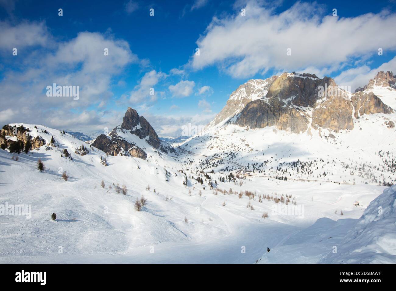 Dolomiten Dolomiti Italien im Winter schöne alpen Winterberge und Skipiste Cortina d'Ampezzo Sella Ronda Col Gallina Berggipfel Berühmte l Stockfoto