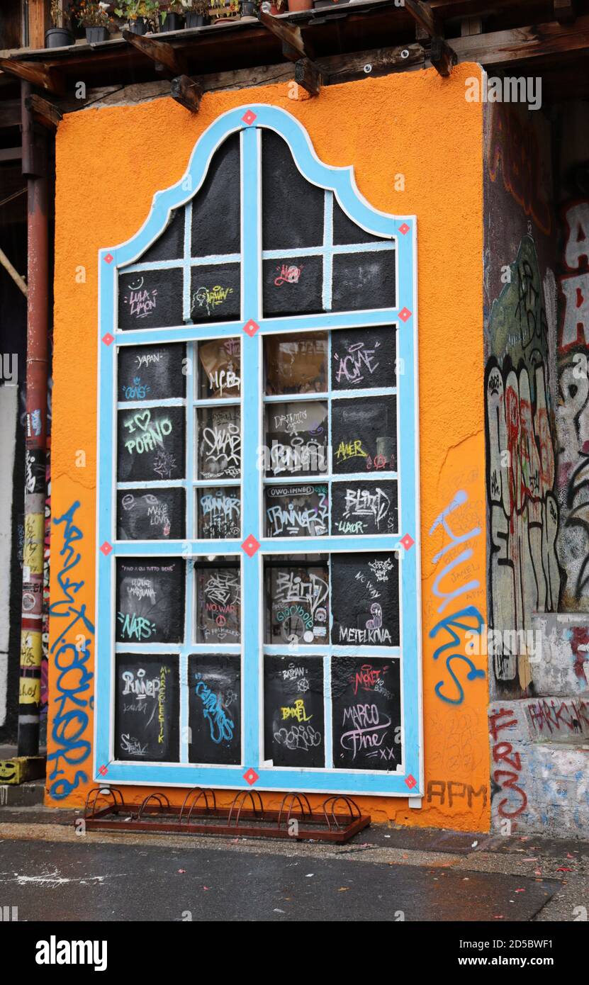 Fahrradträger bei Metelkova Mesto in Slowenien Stockfoto