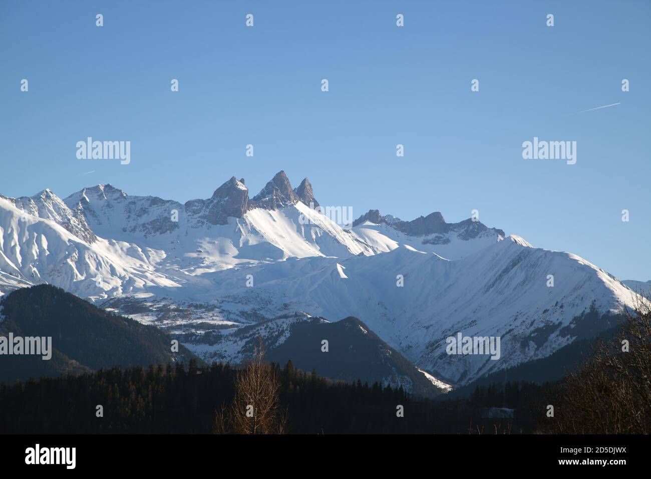 Aiguilles d'Arves in einem schönen blauen Himmel Wintertag. Maurienne Savoie Frankreich Stockfoto