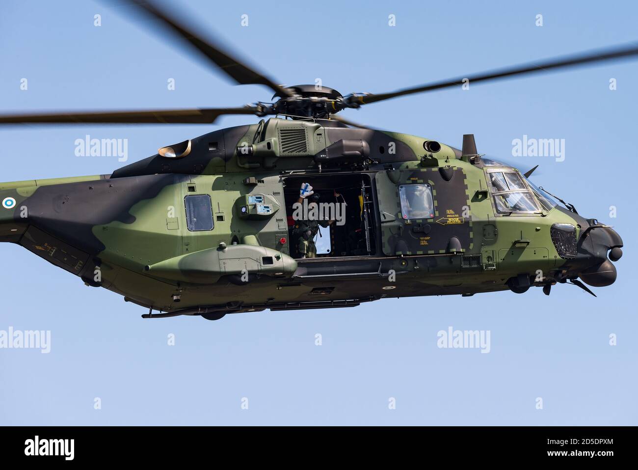 Ein taktischer Transporthubschrauber der finnischen Armee beim Royal International Air Tattoo (RIAT). Stockfoto