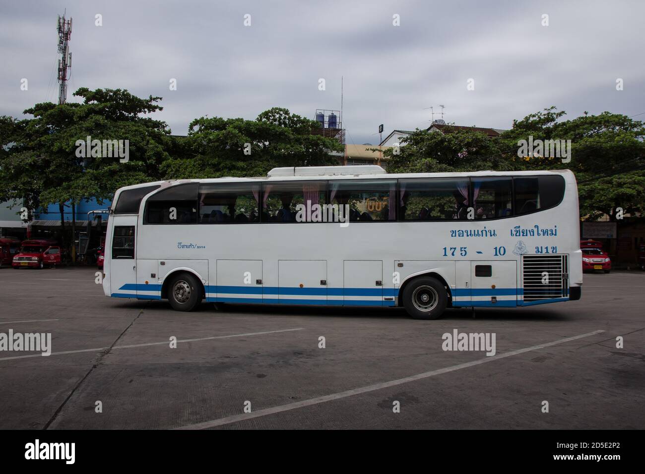 Chiangmai, Thailand - Oktober 10 2020: Esarn Tour Unternehmen Busroute Khonkaen und Chiangmai. Foto am Busbahnhof Chiangmai, thailand. Stockfoto