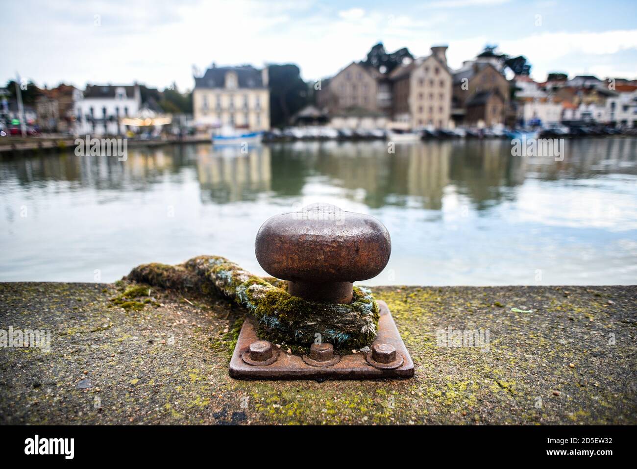 Ein alter rostiger murray in einer Küstenstadt in Frankreich. Stockfoto