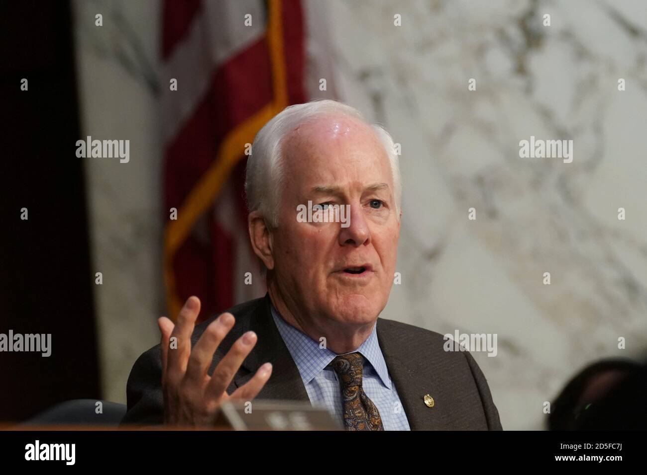 Washington, DC, USA. Oktober 2020. Der Senator der Vereinigten Staaten, John Cornyn (Republikaner von Texas), spricht während einer Bestätigungsverhandlung des Justizausschusses des Senats in Washington, DC, USA, am Dienstag, den 13. Oktober 2020. Die Demokraten bekommen ihren ersten Riss bei der Befragung von Amy Coney Barrett heute während ihrer Bestätigungsverhandlung am Obersten Gerichtshof der USA, wo sie planen, sich darauf zu konzentrieren, wie sie das Gericht in eine konservativere Richtung bewegen könnte, in Fragen wie Gesundheitsversorgung und Abtreibung. Quelle: Stefani Reynolds/Pool via CNP Quelle: dpa/Alamy Live News Stockfoto