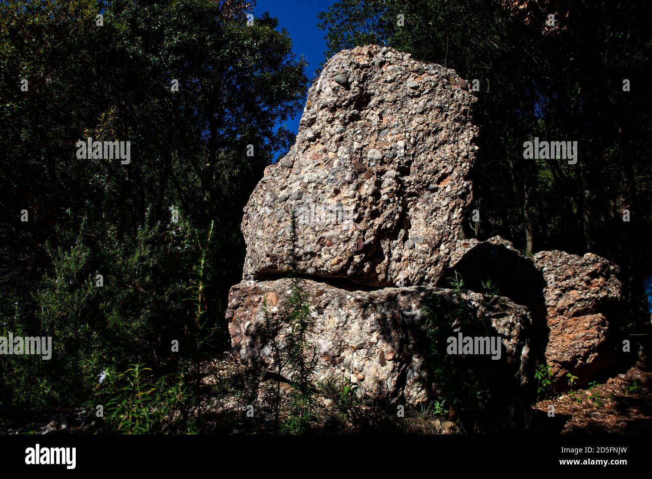 Megalithanlage, in der Nähe des Torrent de Diablera, auf dem Berg Montserrat, in der Nähe von Barcelona, Katalonien, Spanien Stockfoto