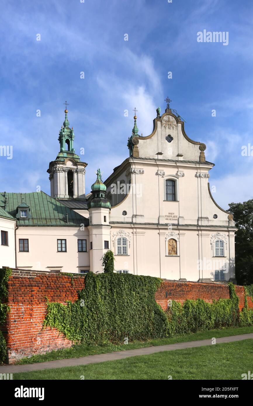 Krakau. Krakau. Polen. Kirche des Heiligen Erzengels Michael und des hl. Stanislaus, Bischof und Märtyrer und Pauliner Kloster namens 'Na Skalce' Stockfoto