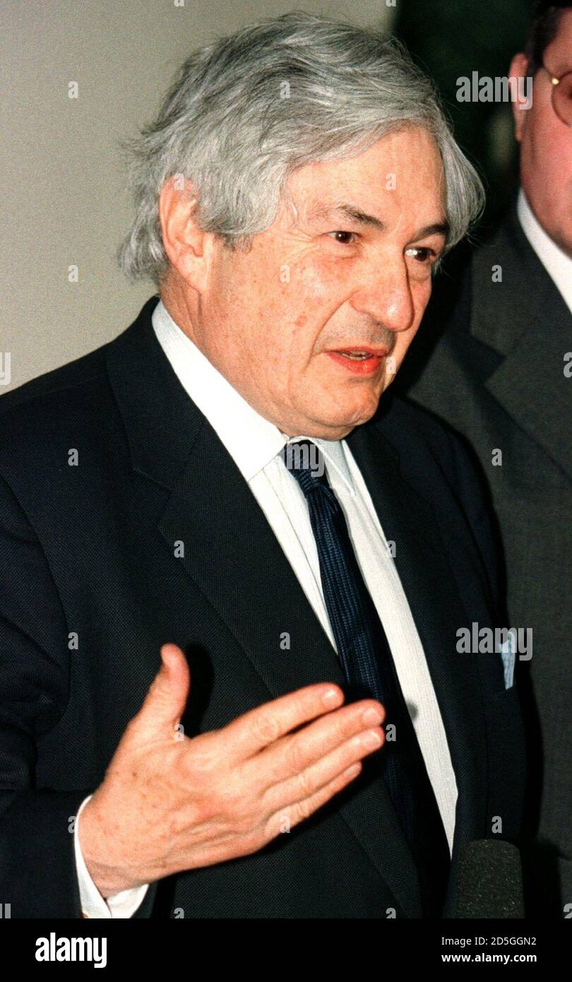 Der Weltbankpräsident James Wolfenson ist im April 14 auf dem Flughafen