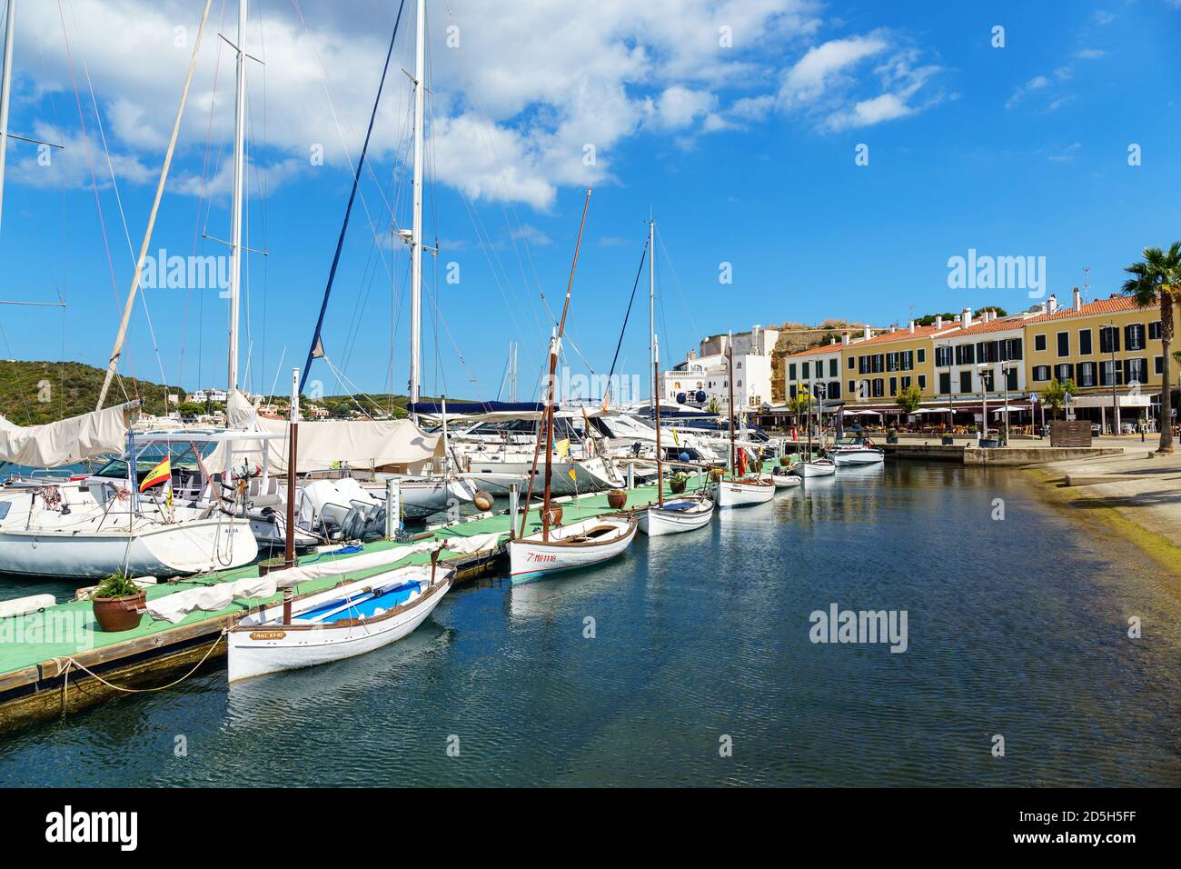 Mahon Hafen und paseo maritimo - Mahon, Menorca, Balearen, Spanien Stockfoto