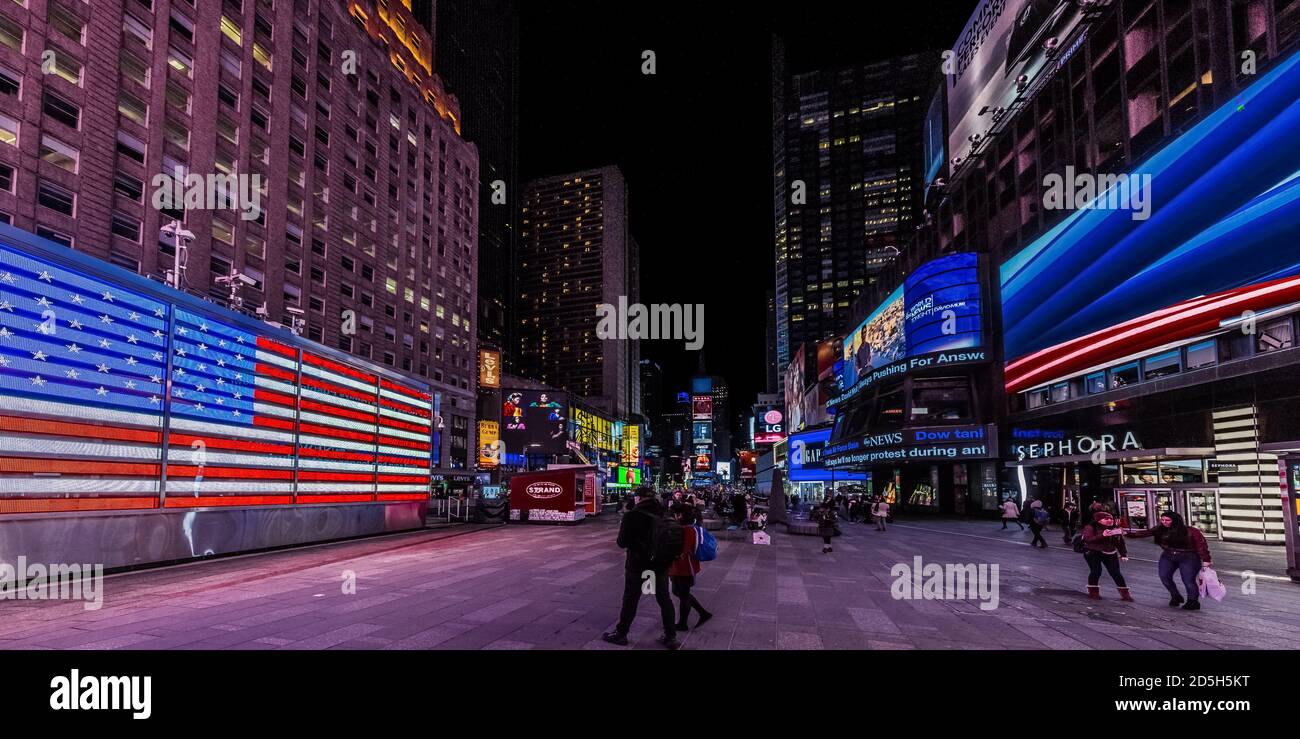 NEW YORK CITY - 23. MÄRZ 2018: Times Square Broadway Theater District eines der wichtigsten Wahrzeichen in Manhattan Stockfoto