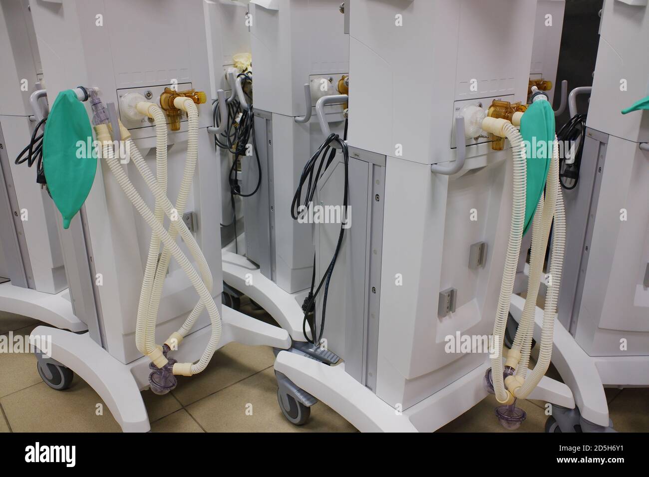 Künstliche Beatmungsvorrichtung für die Lunge. Beatmungsgerät. Atemschutzgeräte für Patienten. Stockfoto