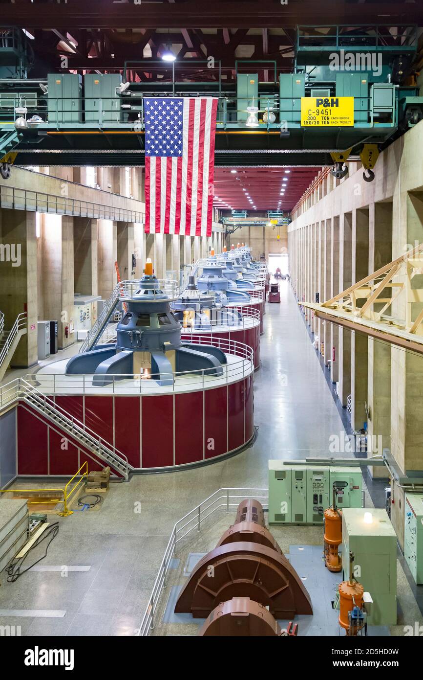 NEVADA, USA - 21. Mai 2012. Hoover Staudamm in Nevada, USA. Im Inneren des Turbinenraumantriebs produziert der Damm sauberen, erneuerbaren Strom. Stockfoto