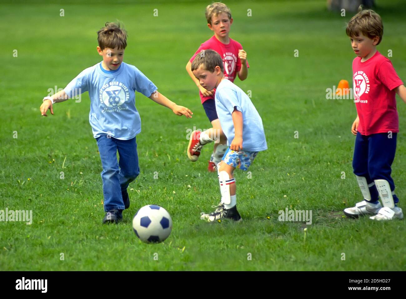 Kinder spielen Fußball Futbol Fußball Aktion Port Huron Michigan Stockfoto