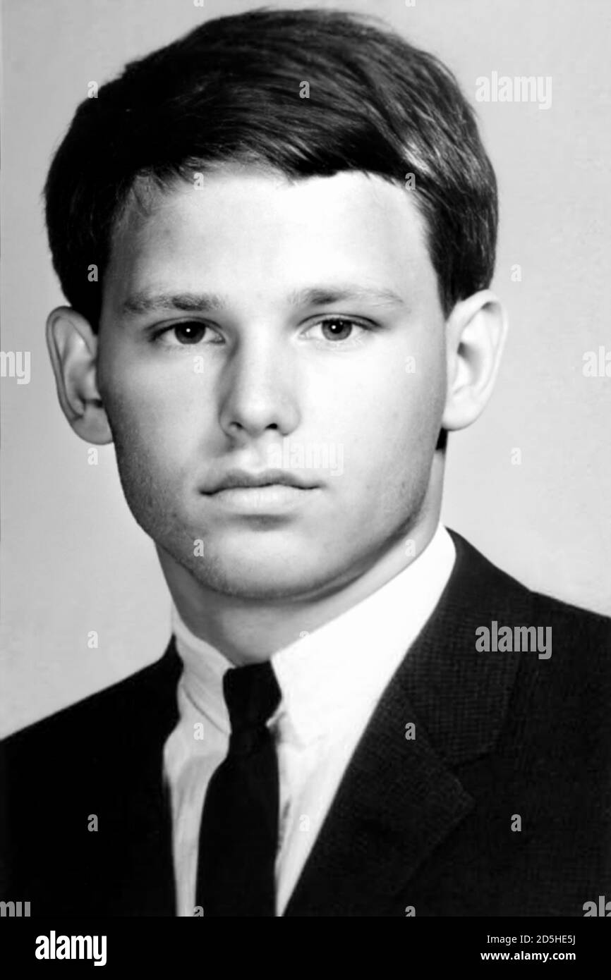 1962 c. , USA : der gefeierte Rock Star Sänger und Komponist JIM MORRISON ( 1943 - 1971 ) DER TÜREN, als ein Teenager Junge im Alter von 19 Jahren auf der Schule Jahrbuch . Unbekannter Fotograf. - GESCHICHTE - FOTO STORICHE - personalità da bambino Bambini da giovane - Persönlichkeiten, die jung waren - scolaro - gioventù - giovinezza - ADOLESCENZA - ADOLESCENTE - INFANZIA - KINDHEIT - RAGAZZO BAMBINO - BAMBINI - KINDER - KIND - POPMUSIK - MUSICA - Cantante - COMPOSITORE - ROCKSTAR --- ARCHIVIO GBB Stockfoto