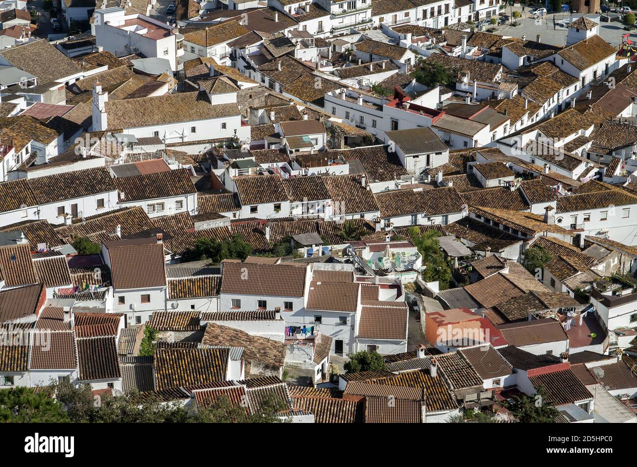 España, Hiszpania Spanien Spanien; Historische Stätte von Castellar de la Frontera - Draufsicht, Dächer von Häusern; Conjunto histórico de Castellar de la Frontera Stockfoto