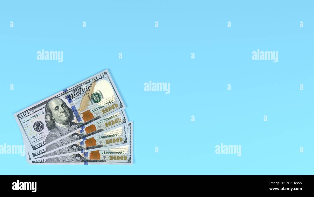 Dollar isoliert Hintergrund - EIN Haufen von hundert US-Dollar - Banknoten. Bargeldrechnungen Stockfoto