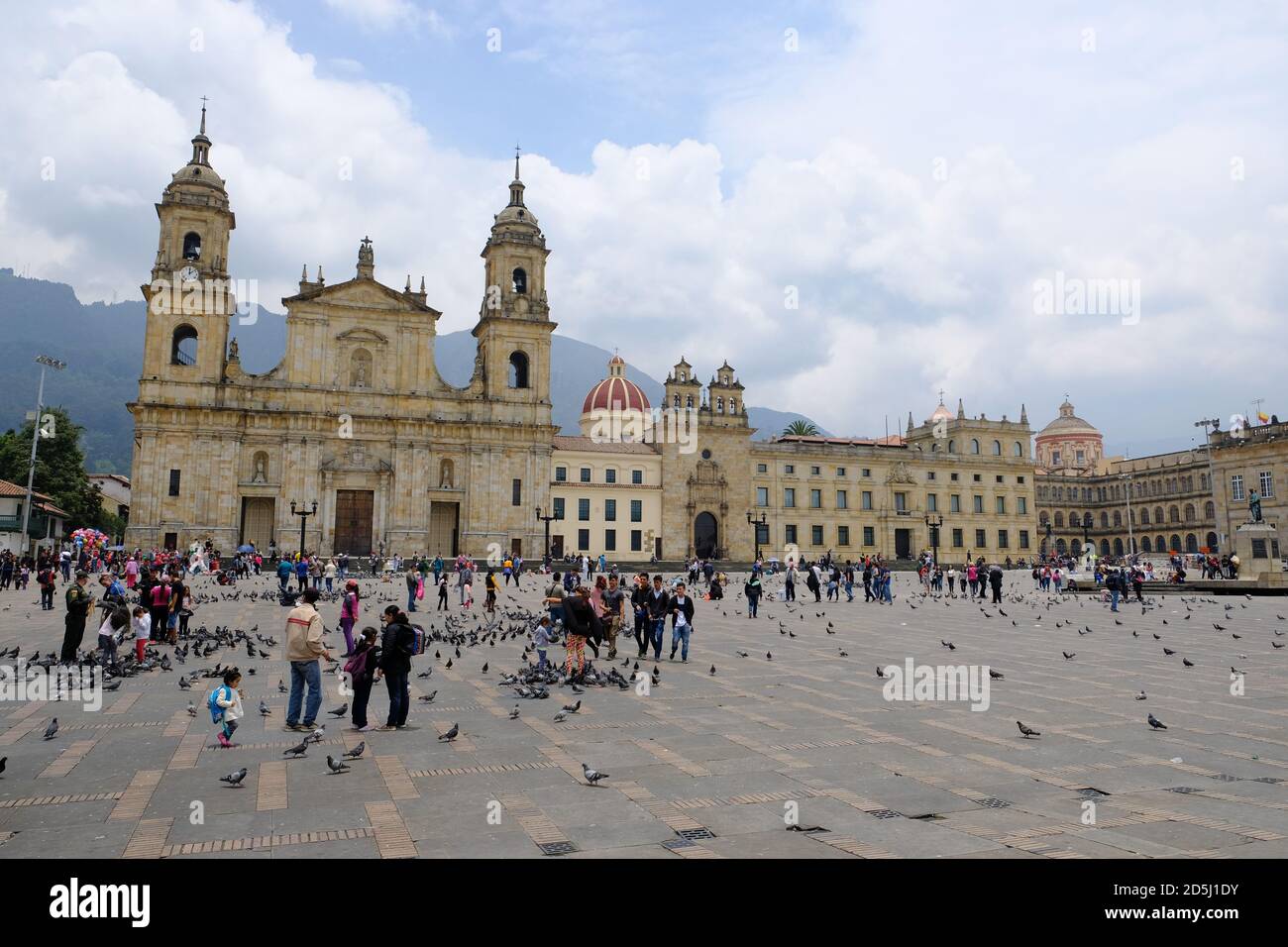Kolumbien Bogota - Bolivar Square - Plaza de Bolivar de Bogota mit Catedral Primada de Colombia Stockfoto