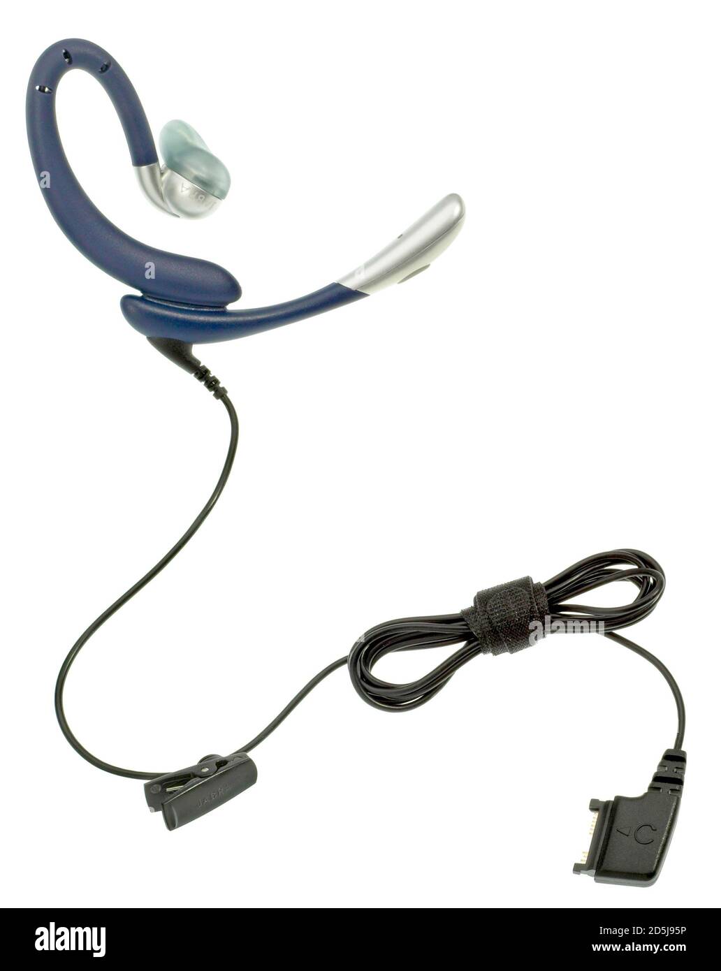Navy und schwarz Jabra Headset mit Mikrofon und Ohrhörer fotografiert Auf weißem Hintergrund Stockfoto