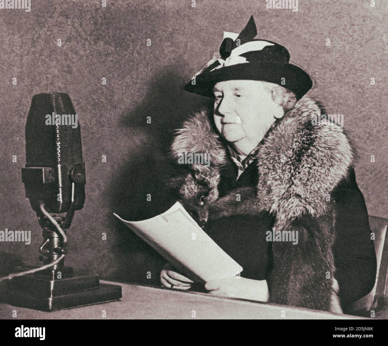 Wilhelmina Helena Paulina Maria Königin der Niederlande spricht im britischen Radio. 1940 im Mai 1940, nach dem deutschen Angriff auf Holland, Königin Wilhelmin Stockfoto
