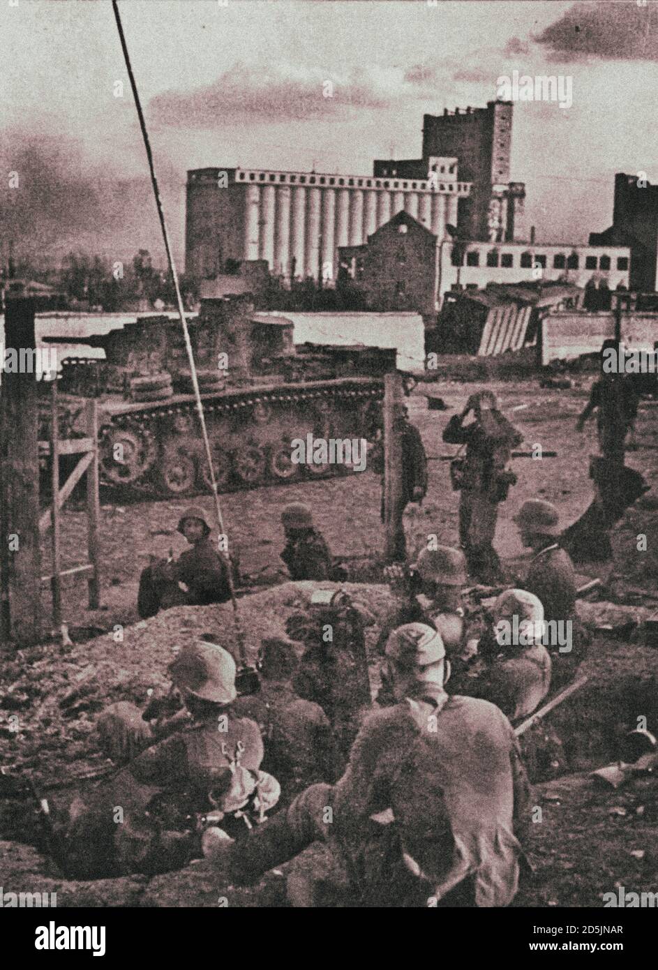 Die Wehrmachtsangriffsmannschaft in der Schlacht um die Bäckerei (700 Meter bis zum Ufer der Wolga) in Stalingrad. UDSSR. Datum: September 1942 Stockfoto