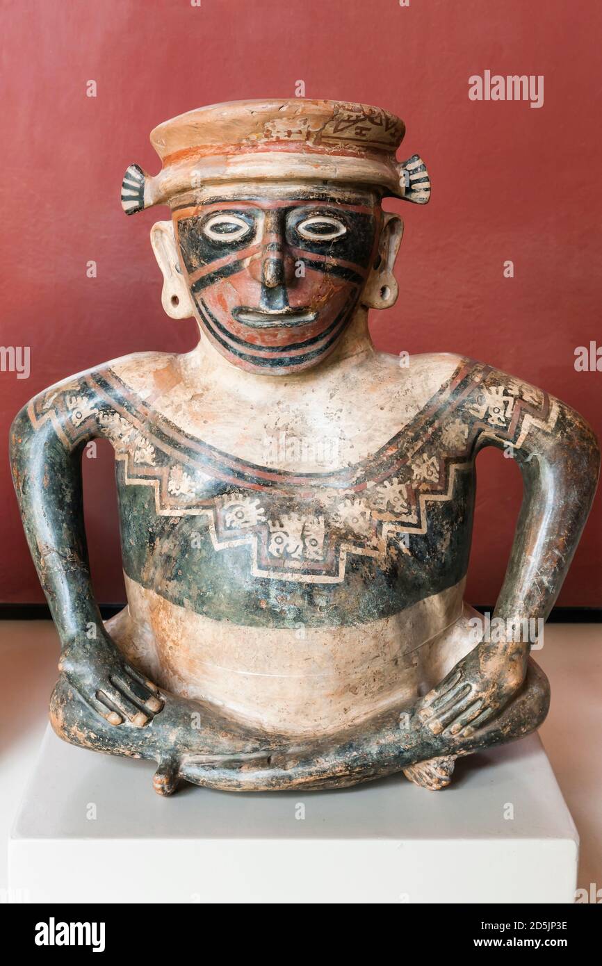 Steingut, das sitzende Person zeigt, aus Recuay, 'Nationalmuseum für Archäologie, Anthropologie und Geschichte Perus', Lima, Peru, Südamerika Stockfoto