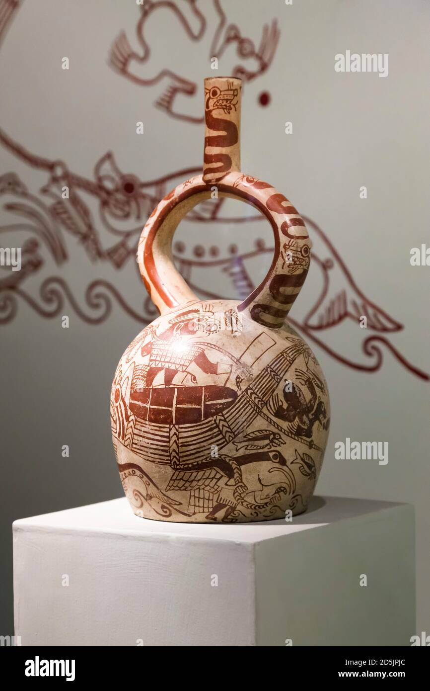 Trinkflasche mit Bügel, Galerie der Moche-Sammlung, 'Nationalmuseum für Archäologie, Anthropologie und Geschichte Perus', Lima, Peru, Südamerika Stockfoto