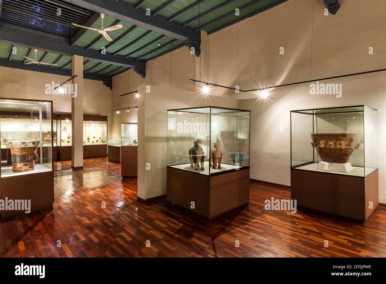 Die Huari-Sammlungsgalerie, 'Nationalmuseum für Archäologie, Anthropologie und Geschichte Perus', Lima, Peru, Südamerika Stockfoto