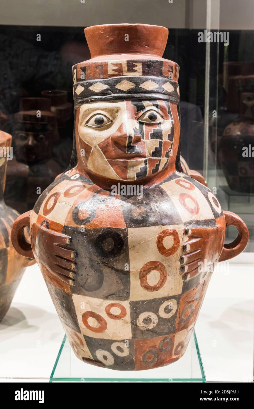 Große Flasche, die Huari-Sammlungsgalerie, 'Nationalmuseum für Archäologie, Anthropologie und Geschichte Perus', Lima, Peru, Südamerika Stockfoto