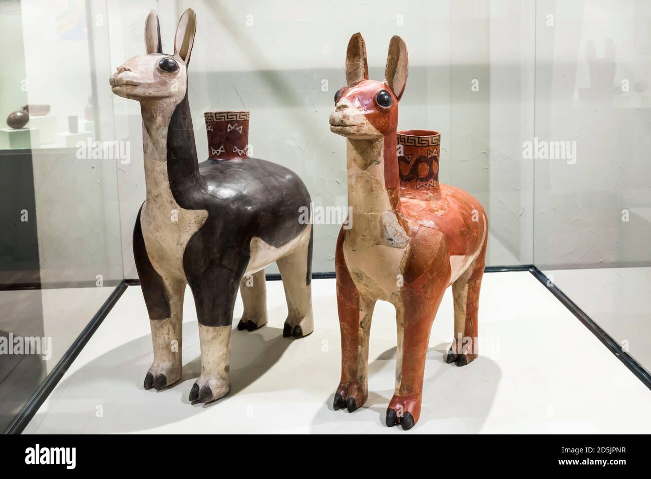 Gefäß mit Lamaform, Galerie der Huari-Sammlung, 'Nationalmuseum für Archäologie, Anthropologie und Geschichte Perus', Lima, Peru, Südamerika Stockfoto