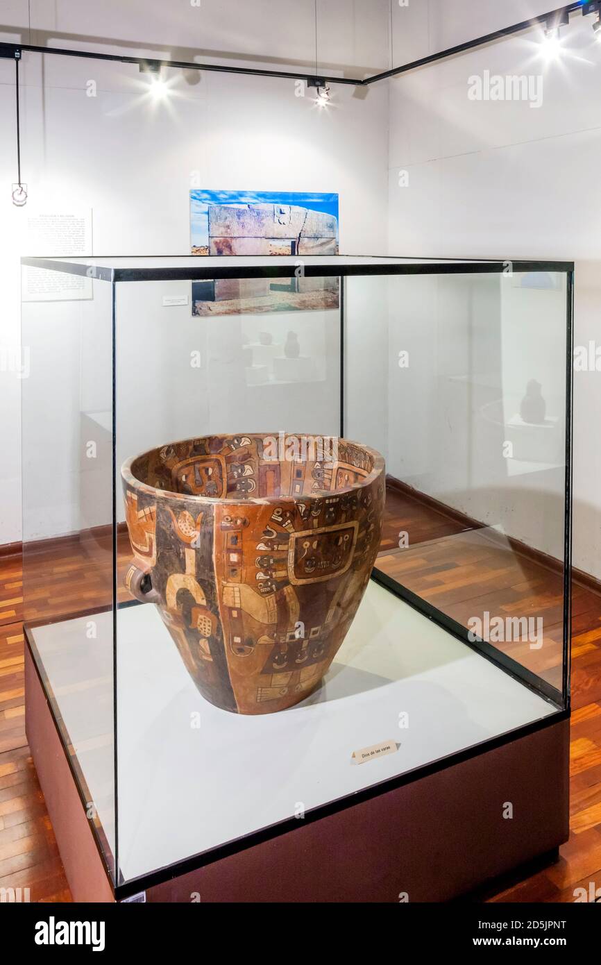 Große Schüssel mit Viracocha, der Huari-Sammlung Galerie, 'Nationalmuseum für Archäologie, Anthropologie und Geschichte Perus', Lima, Peru, Südamerika Stockfoto