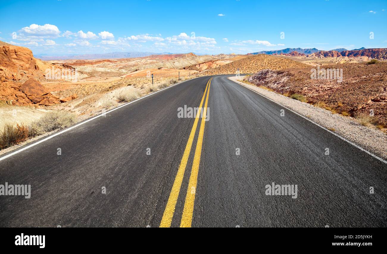 Malerische Straße im Valley of Fire State Park, Nevada, USA. Stockfoto