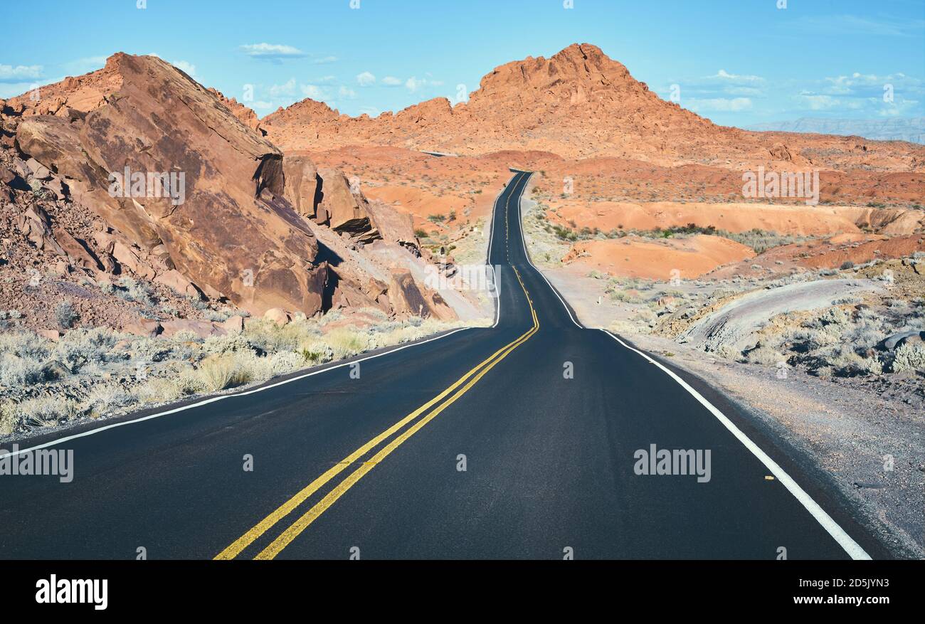 Nevada malerische Wüstenstraße, farbiges Bild, USA. Stockfoto