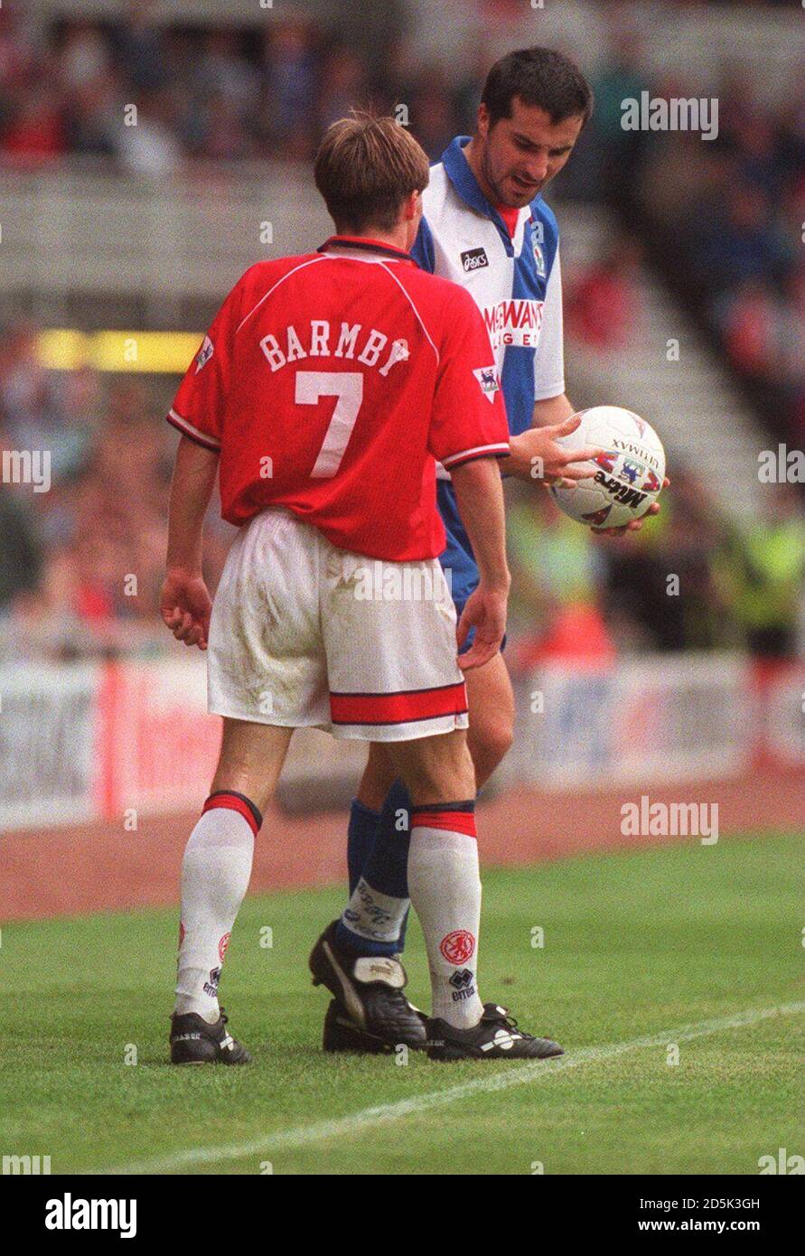 L-R: NICK BARMBY, MIDDLESBROUGH & IAN PEARCE, BLACKBURN ROVERS, SQUARE UP **** M V BR Stockfoto