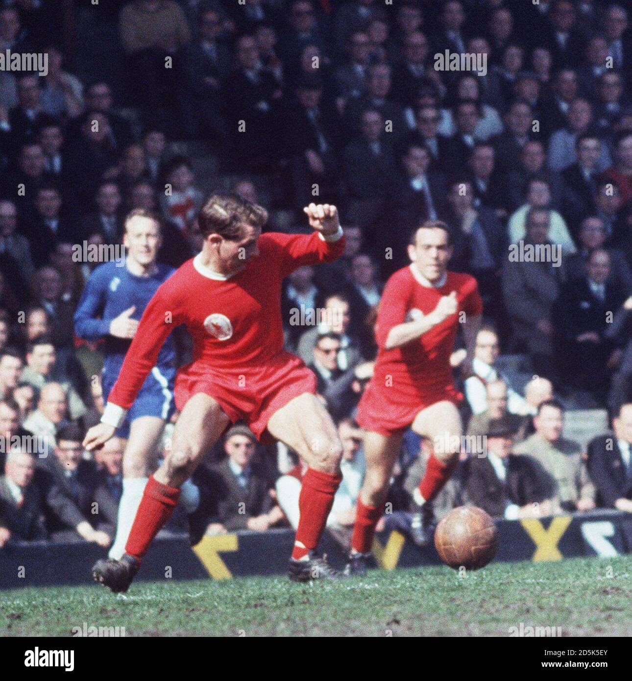 L-R, Peter Osgood - Chelsea, Ian St John - Liverpool, Gordon Milne - Liverpool, Joe Kirkup - Chelsea, Marvin Hinton - Chelsea, John Hollins - Chelsea Stockfoto