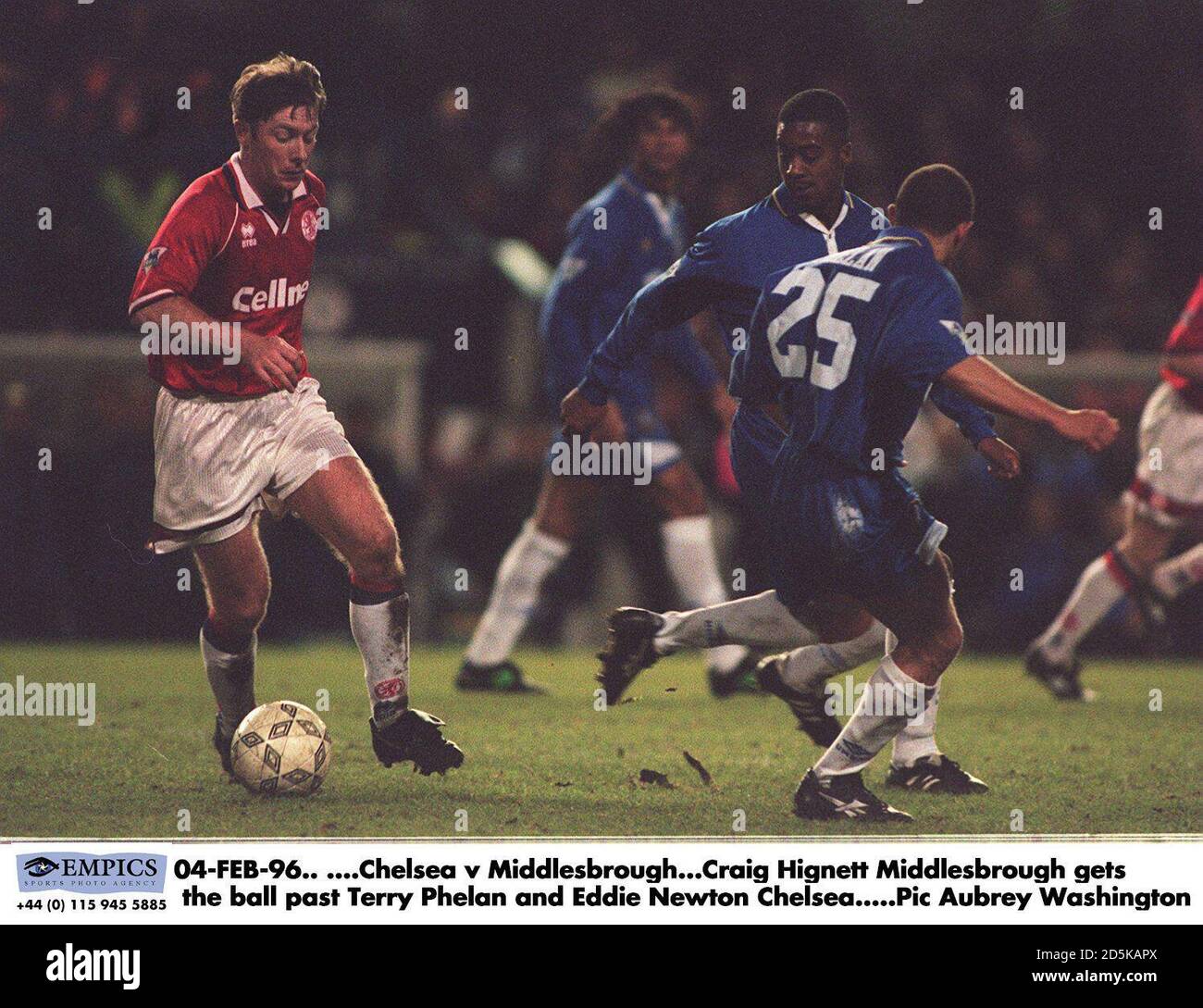 04-FEB-96. ...Chelsea / Middlesbrough. Craig Hignet Middlesbrough gewinnt den Ball an Terry Phelan und Eddie Newton Chelsea vorbei Stockfoto