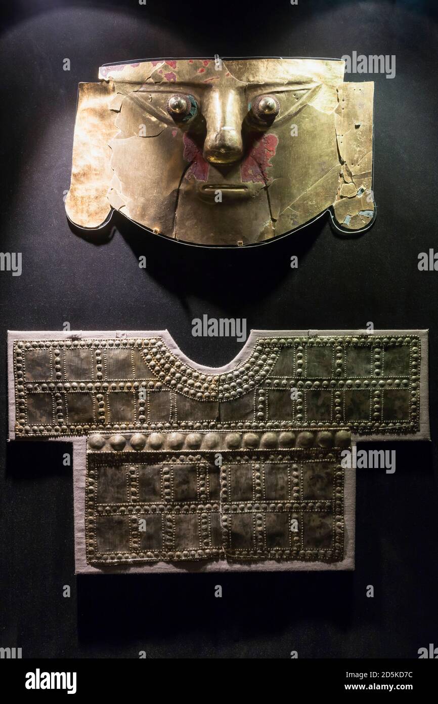 Goldmaske der sikanischen Kultur, die Metallwarengalerie, 'Nationalmuseum für Archäologie, Anthropologie und Geschichte Perus', Lima, Peru, Südamerika Stockfoto