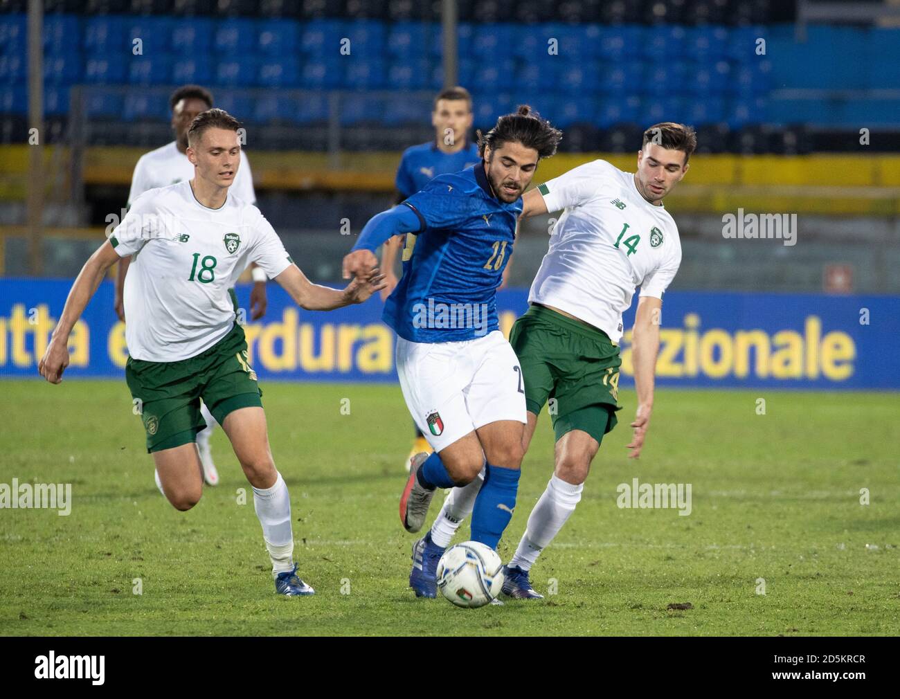 ICCARDO SOTTIL ITALIEN - DANIEL GRANT IRLAND - WILLIAM SMALLBONE IRLAND während der Europameisterschaft - Italien U21 gegen Irland, Italienische Fußballmannschaft, pi Stockfoto