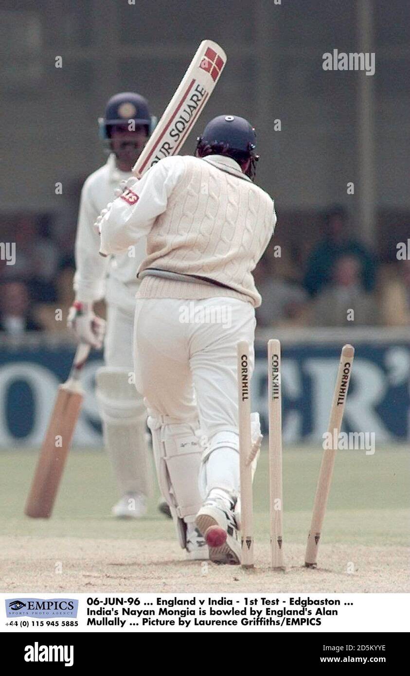 06-JUN-96 ... England gegen Indien - 1. Test - Edgbaston ... Indiens Nayan Mongia wird von Englands Alan Mullally ... Bild von Laurence Griffiths/EMPICS Stockfoto