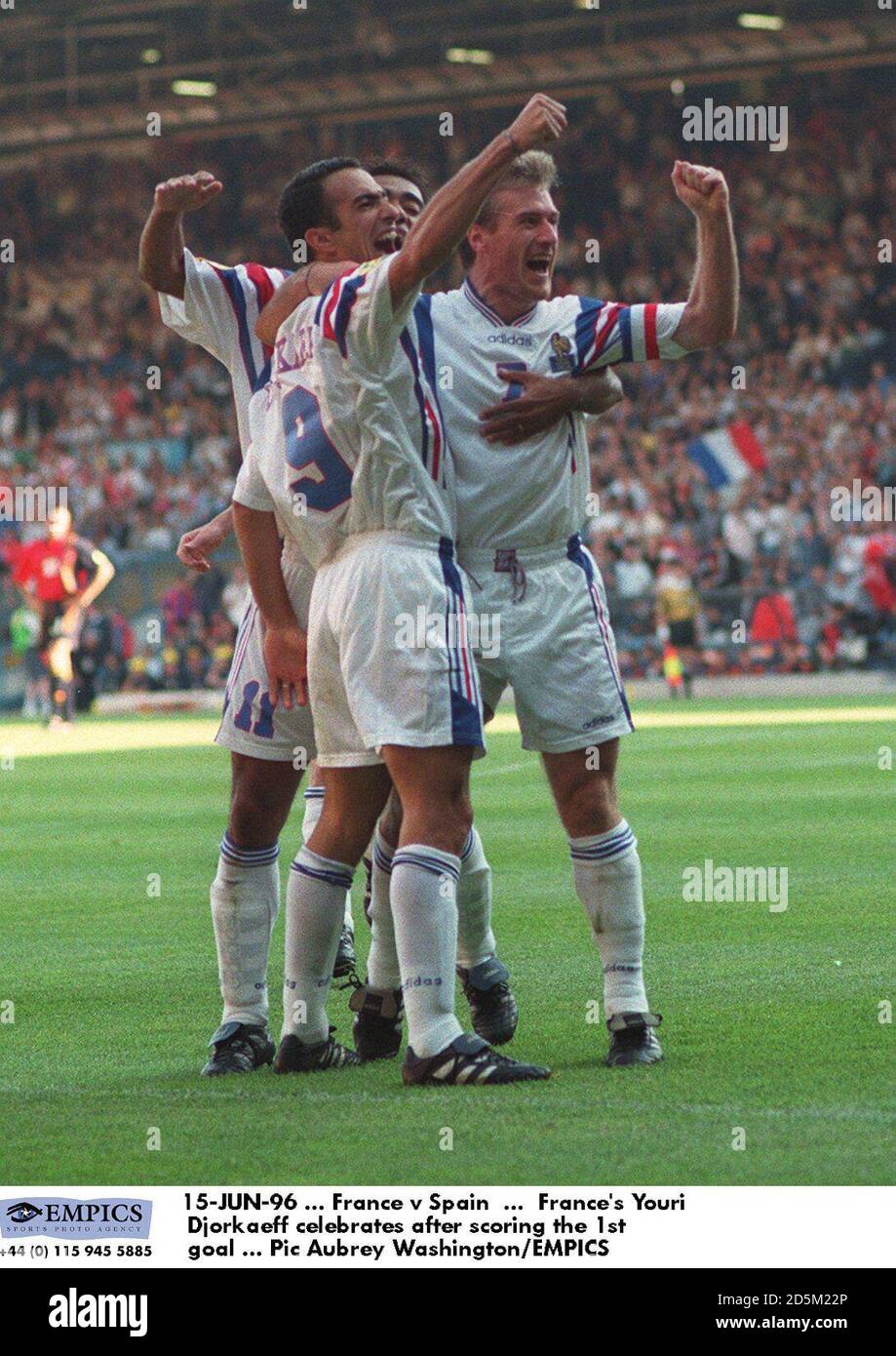15-JUN-96 ... Frankreich gegen Spanien ... Frankreichs Youri Djorkaeff feiert nach dem 1. Tor Stockfoto