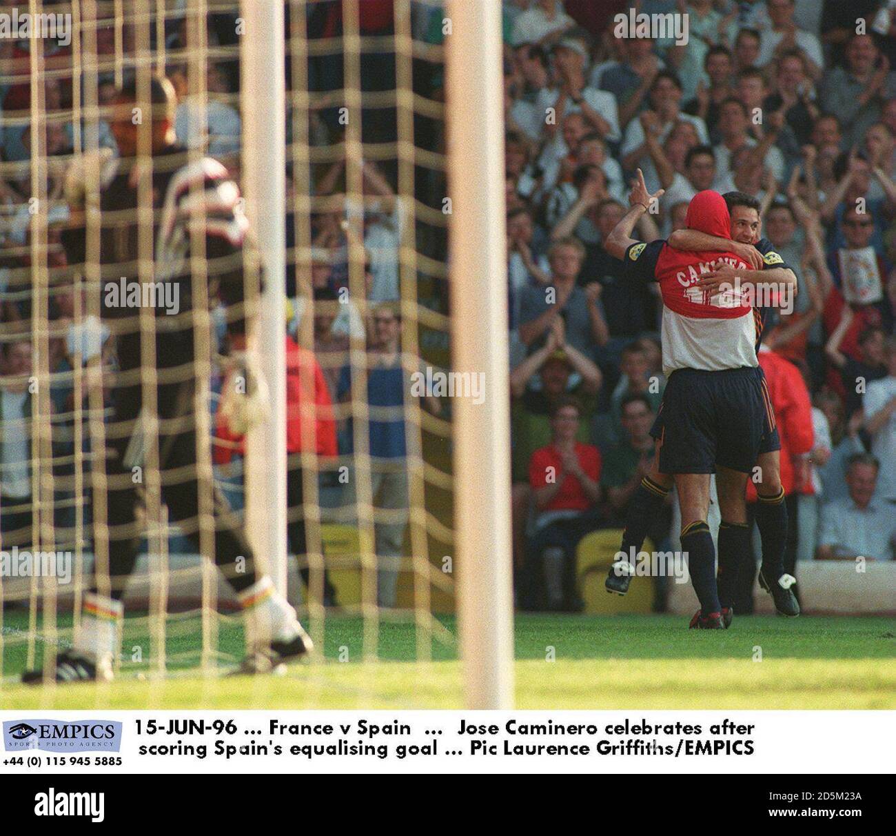 15-JUN-96 ... Frankreich gegen Spanien ... Jose Caminero feiert, nachdem er Spaniens Ausgleichstreffer erzielt hat Stockfoto