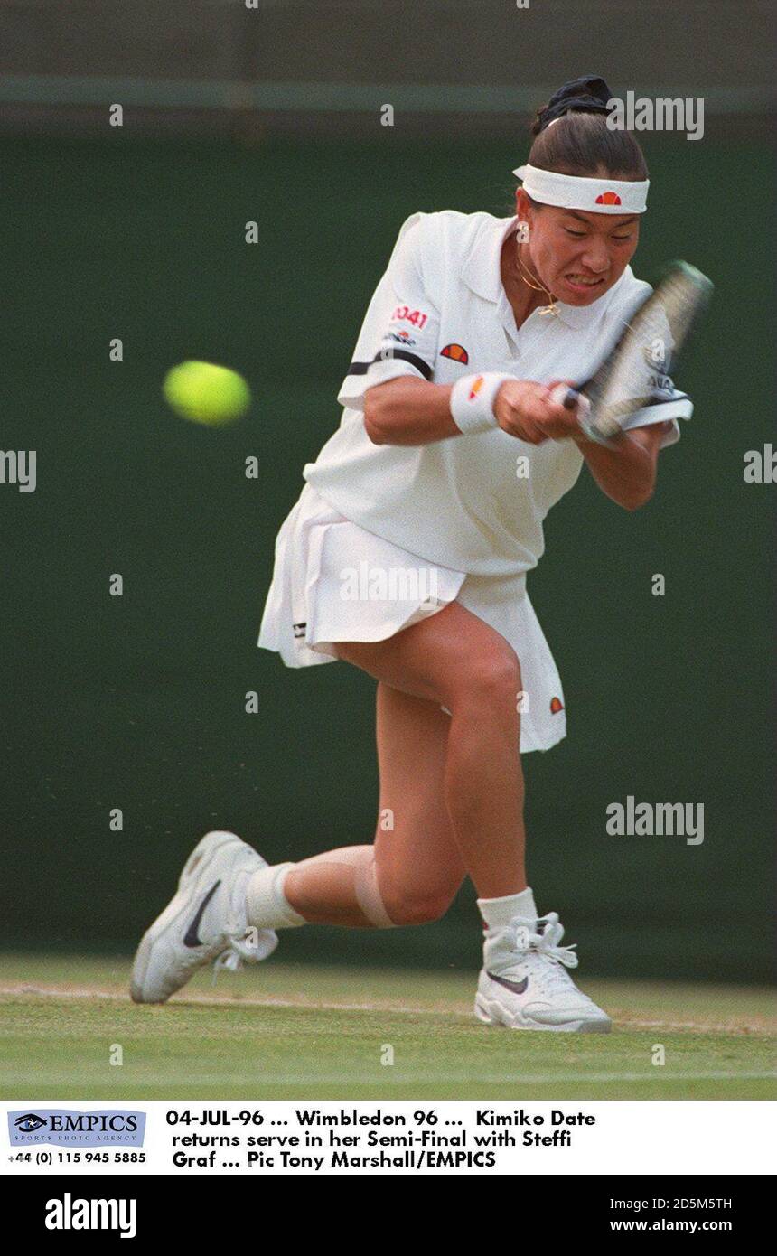 04-JUL-96 ... Wimbledon 96 ... Kimiko Date kehrt in ihrem Halbfinale mit Steffi Graf zurück Stockfoto