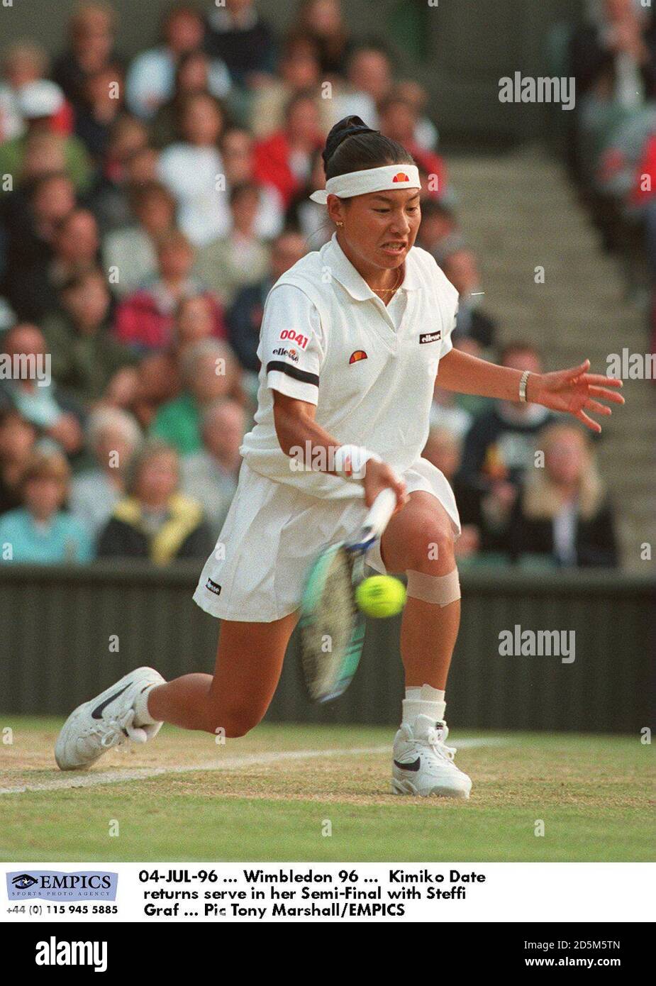 04-JUL-96 ... Wimbledon 96 ... Kimiko Date kehrt in ihrem Halbfinale mit Steffi Graf zurück Stockfoto